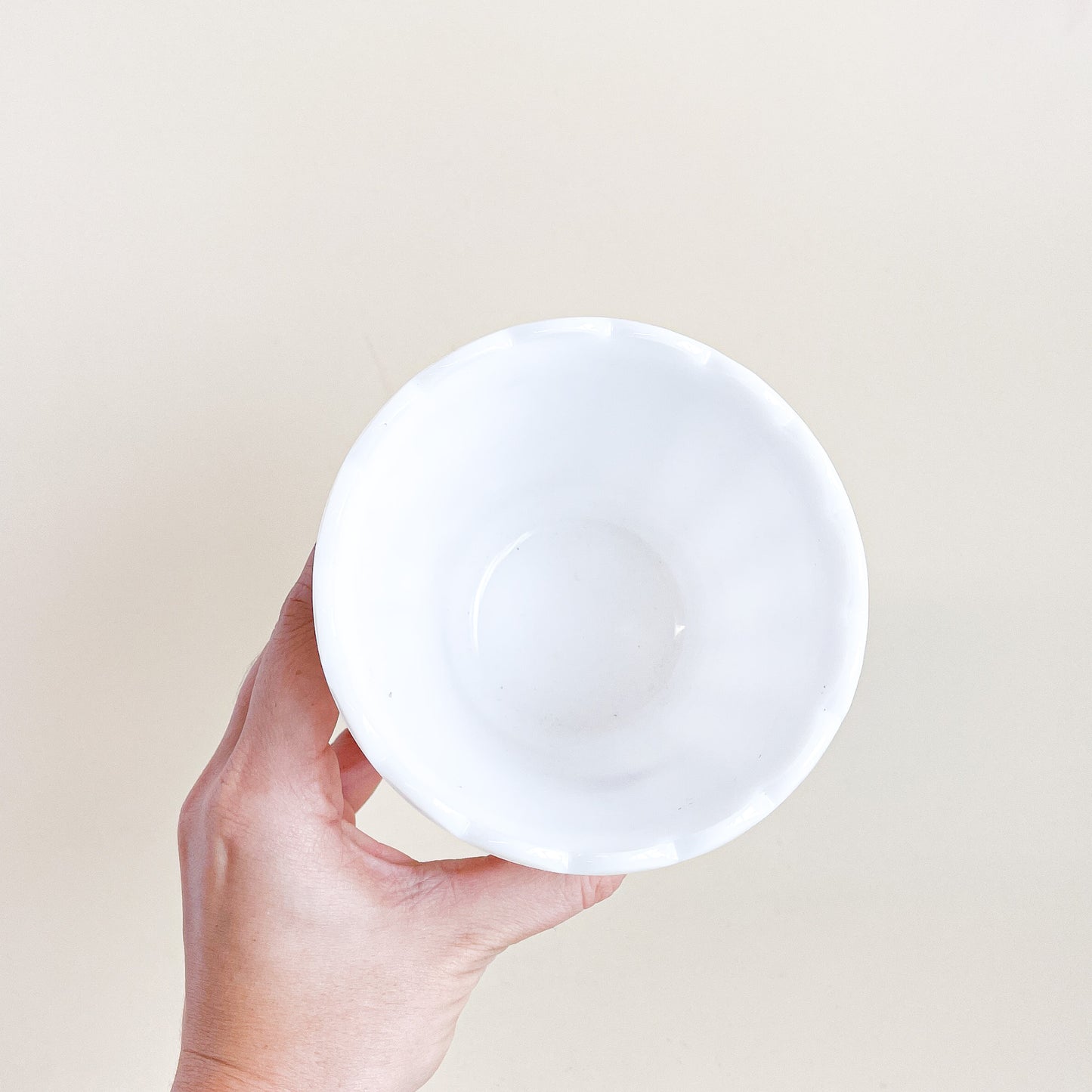 Petit cache-pot en milk glass