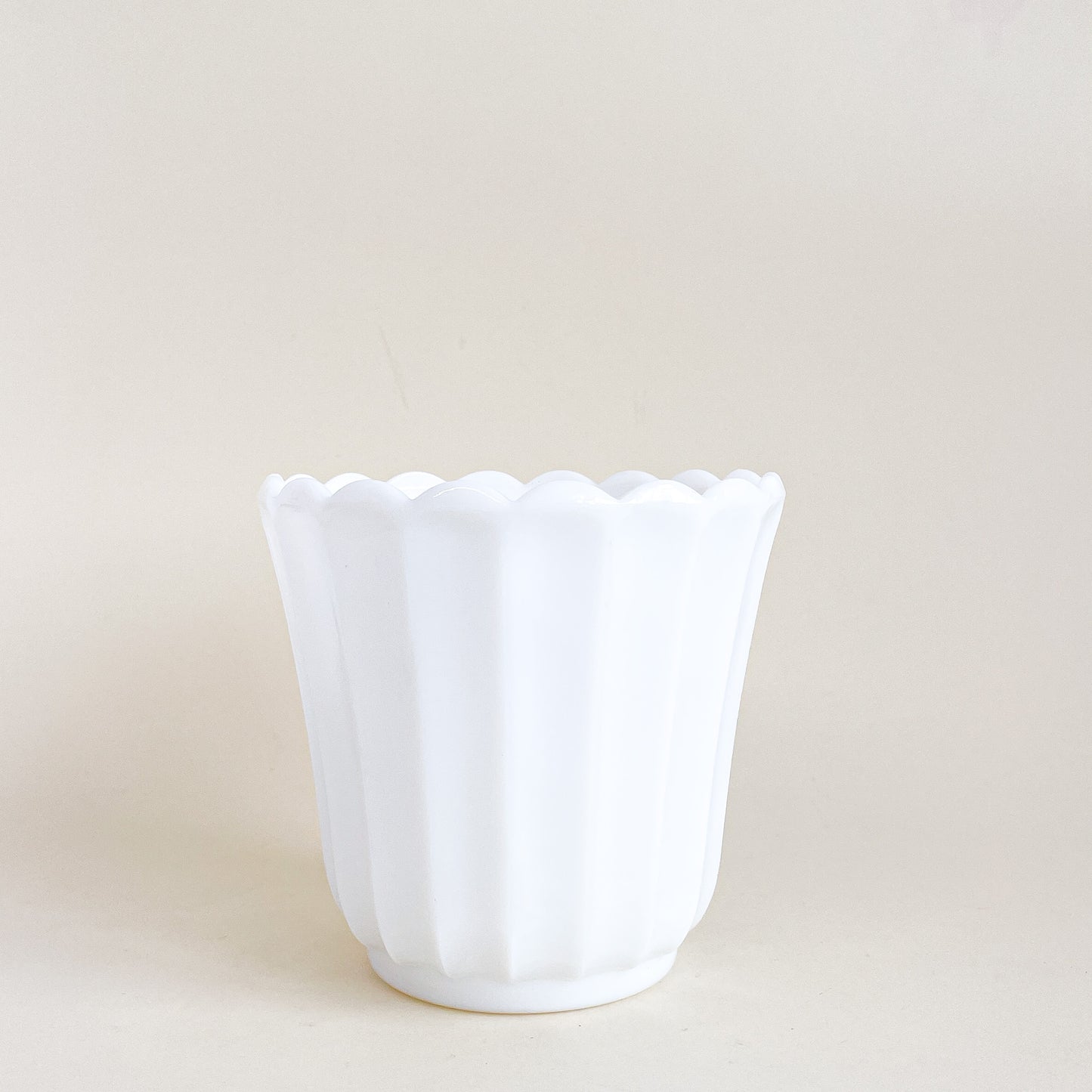 Grand cache-pot en milk glass