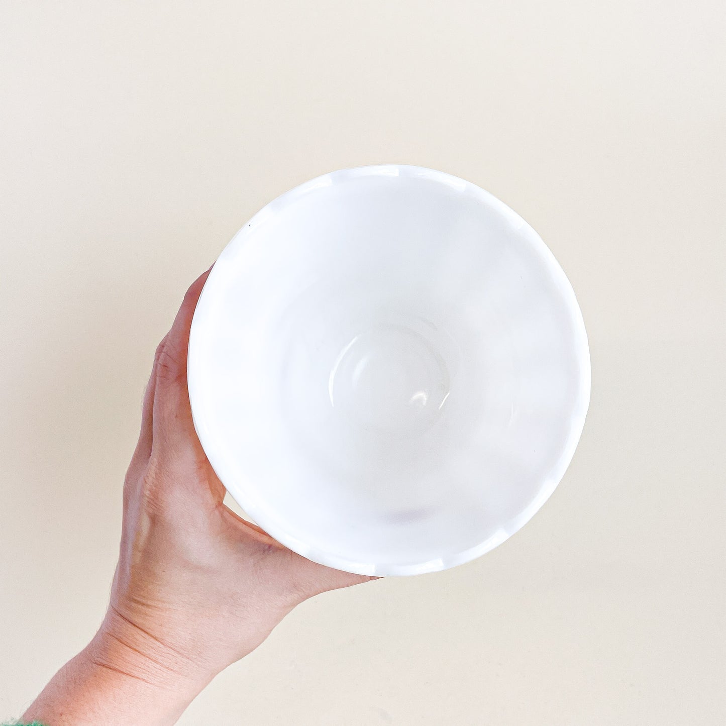 Grand cache-pot en milk glass