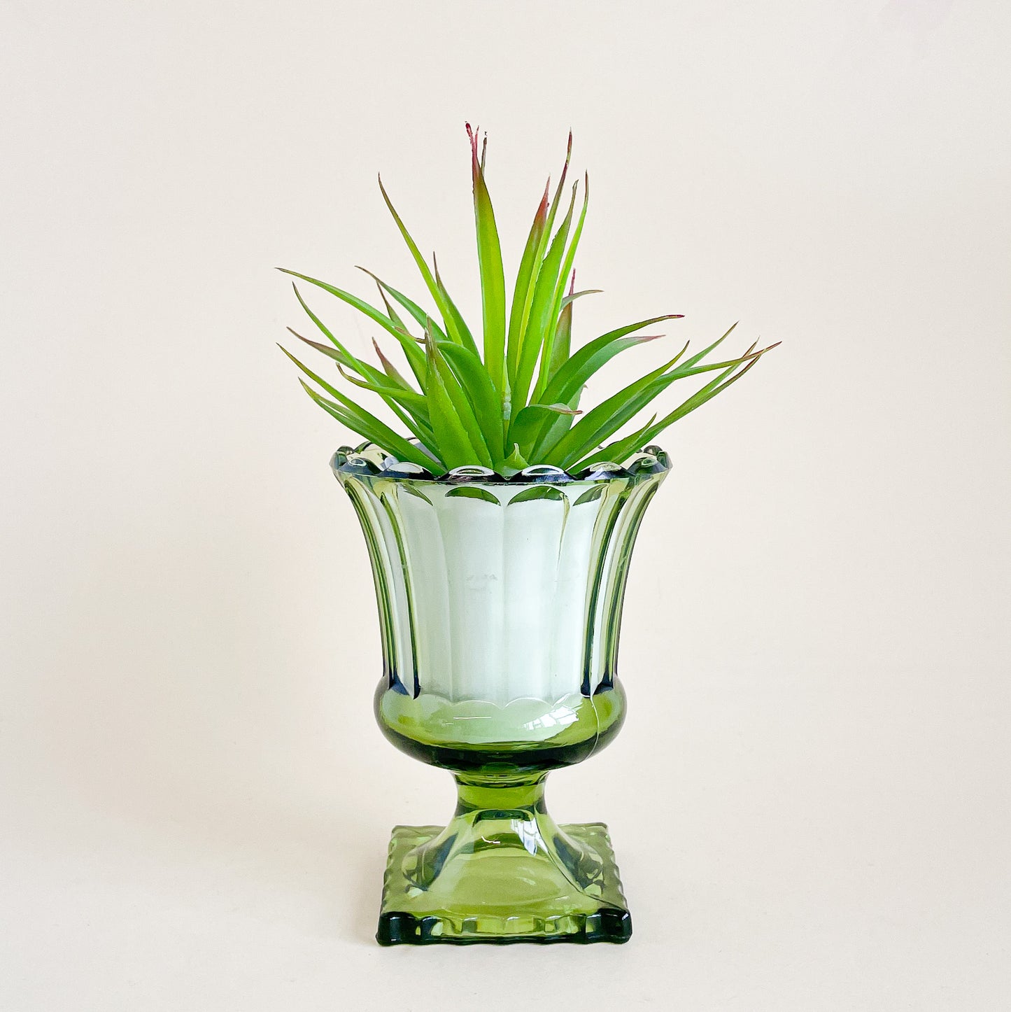 Cache-pot sur pied en verre vert