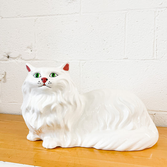 Grand chat blanc en céramique