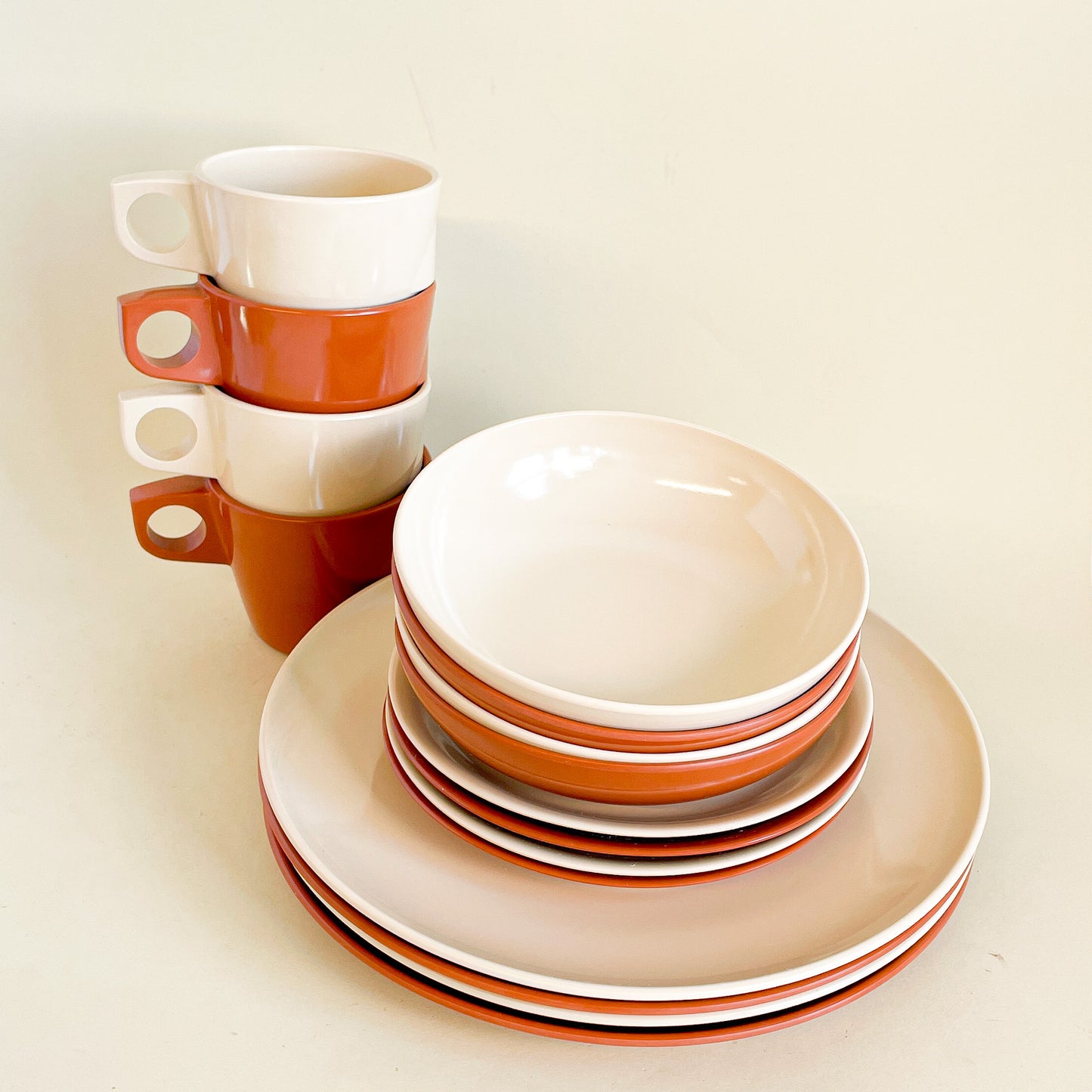 Melamine dinnerware set for 4