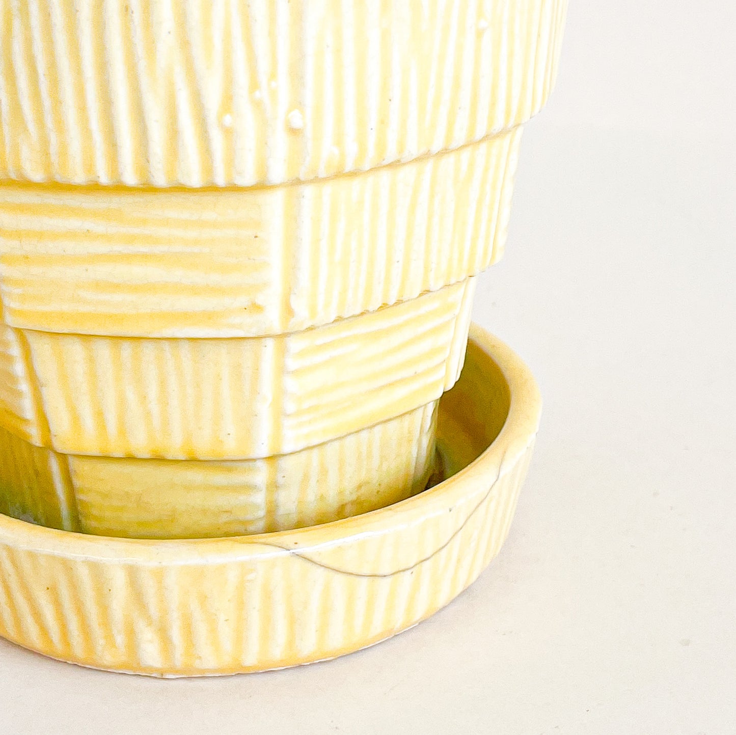 Cache-pot en céramique jaune McCoy
