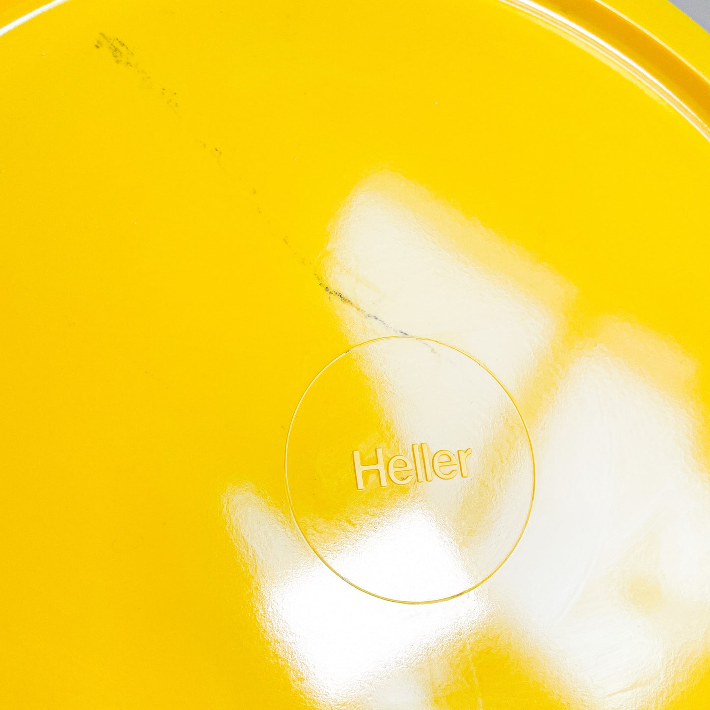 Plateau jaune Massimo Vignelli pour Heller