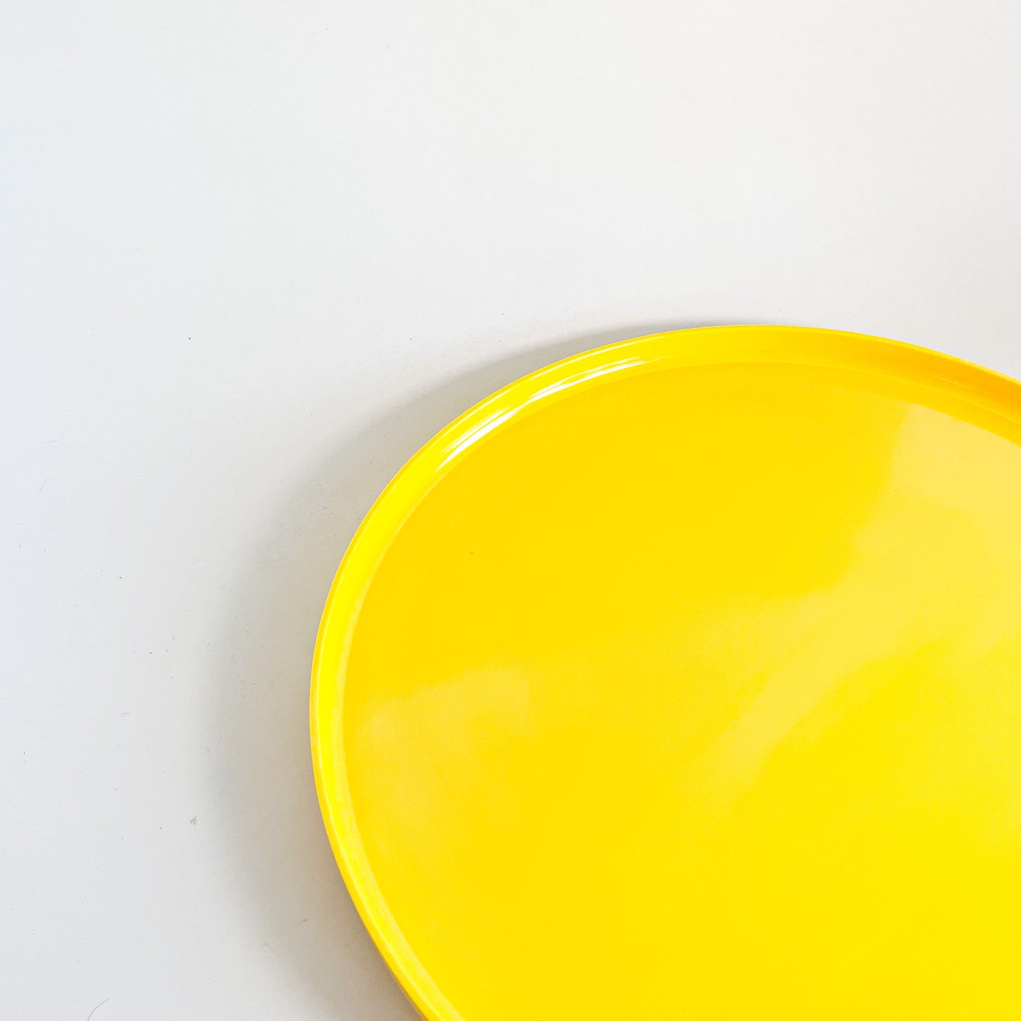 Plateau jaune Massimo Vignelli pour Heller