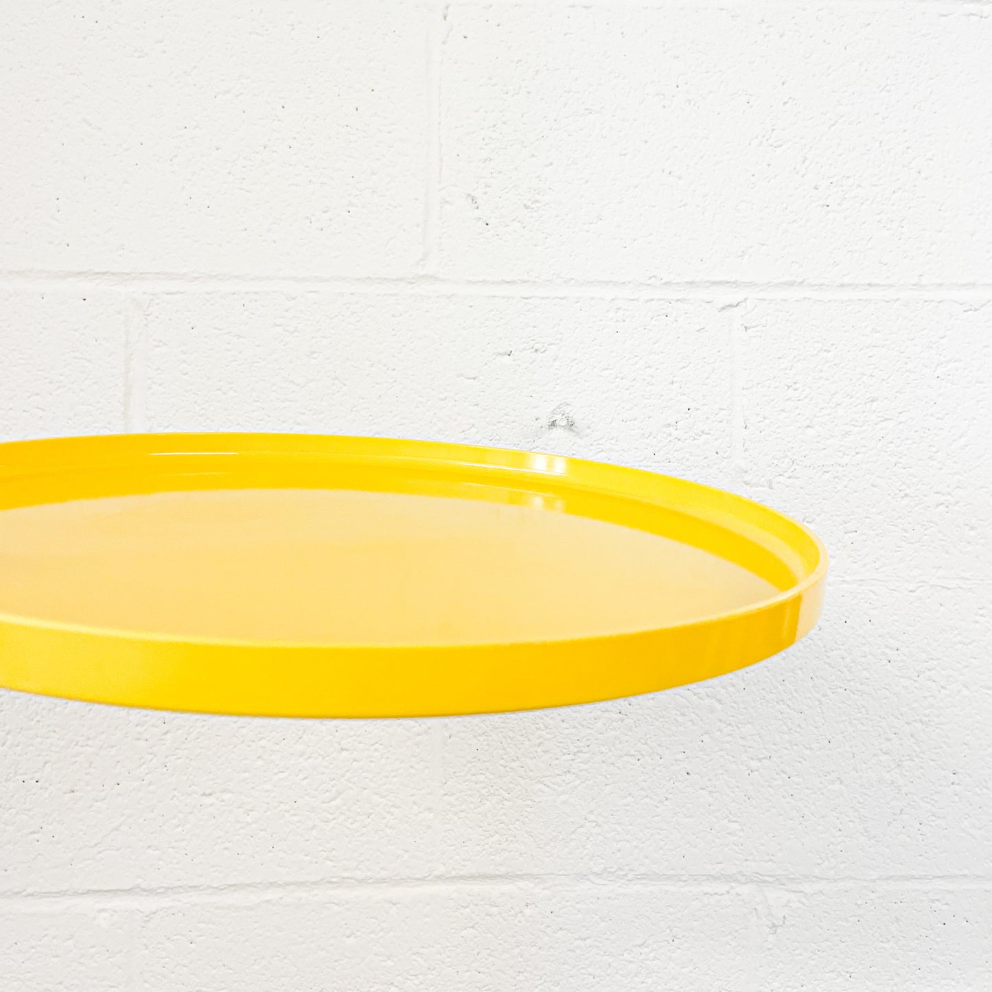 Plateau jaune Massimo Vignelli pour Heller