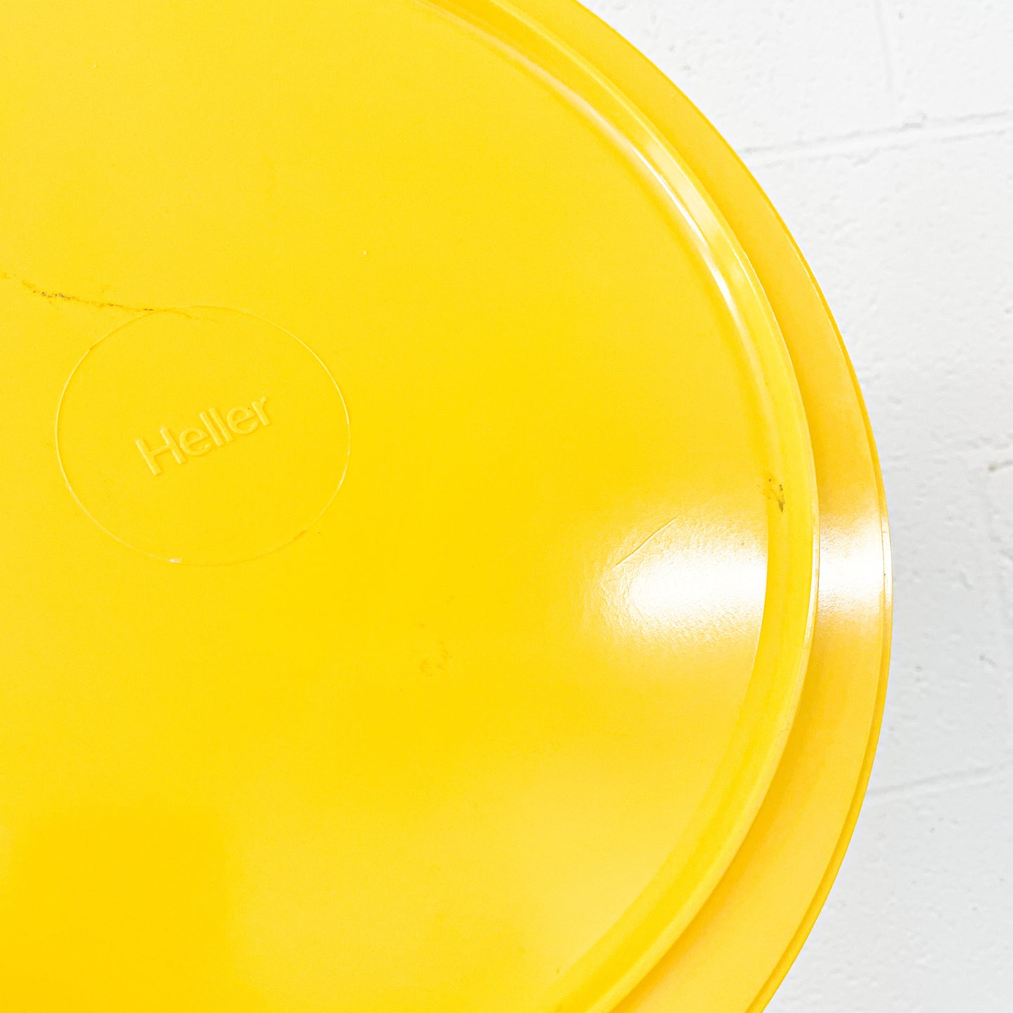 Plateau jaune Massimo Vignelli pour Heller