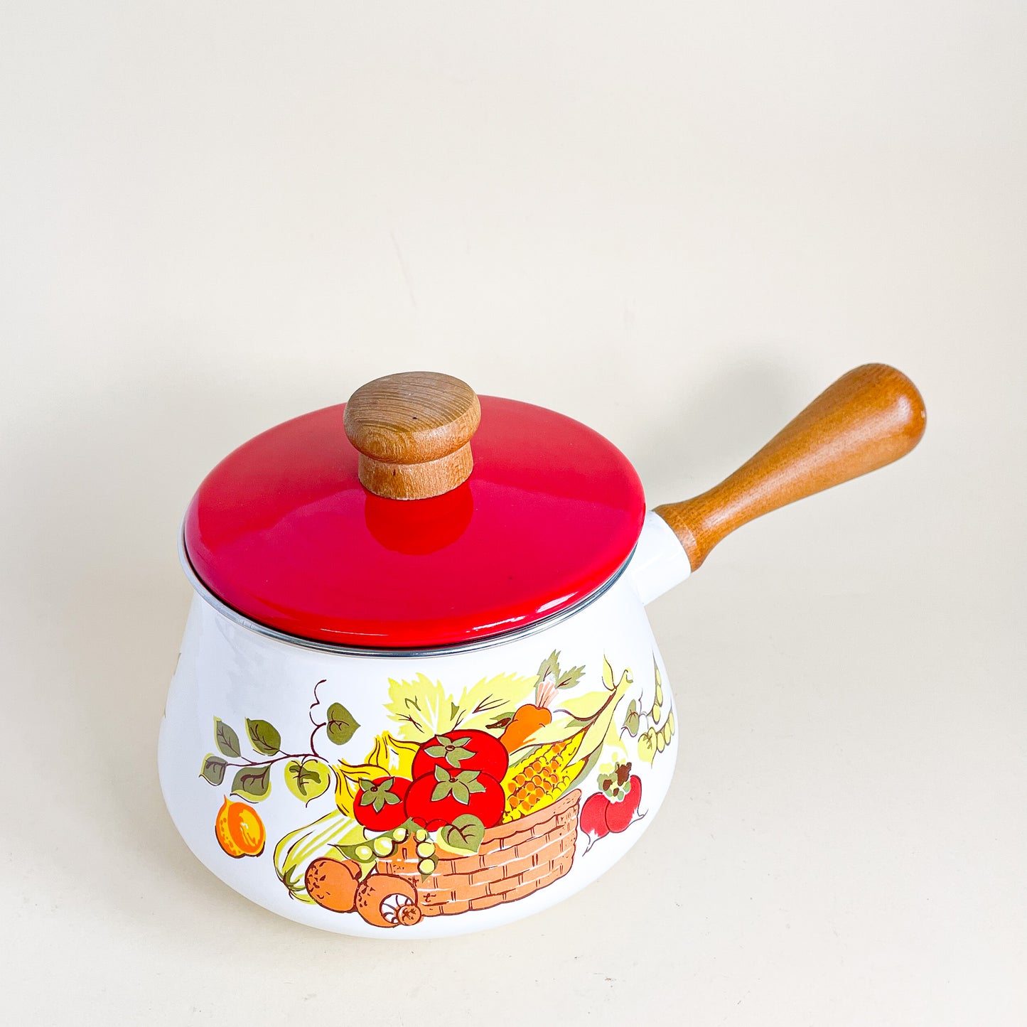 Vegetable basket print fondue dish