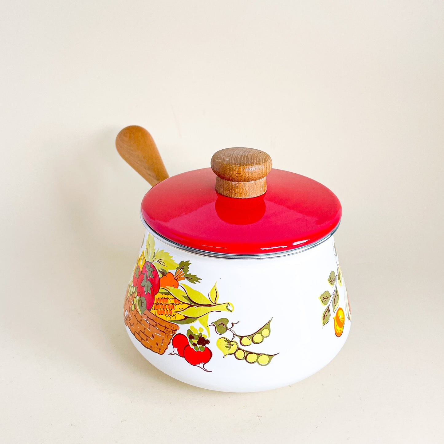 Vegetable basket print fondue dish
