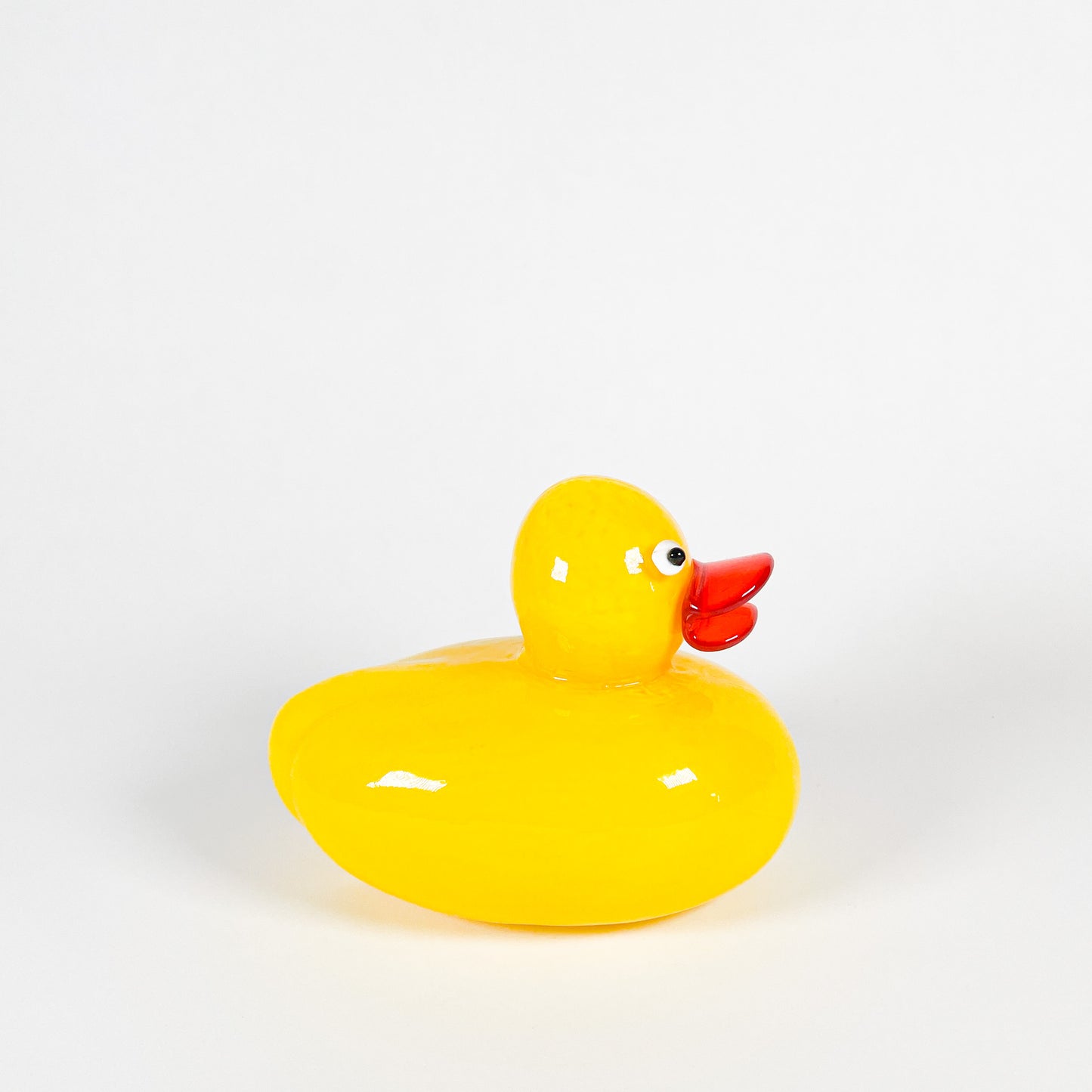 Canards jaunes en verre soufflé