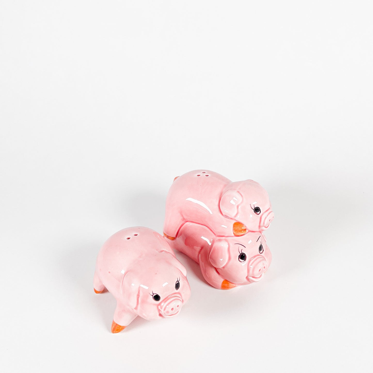 1994 piggy salt and pepper shaker