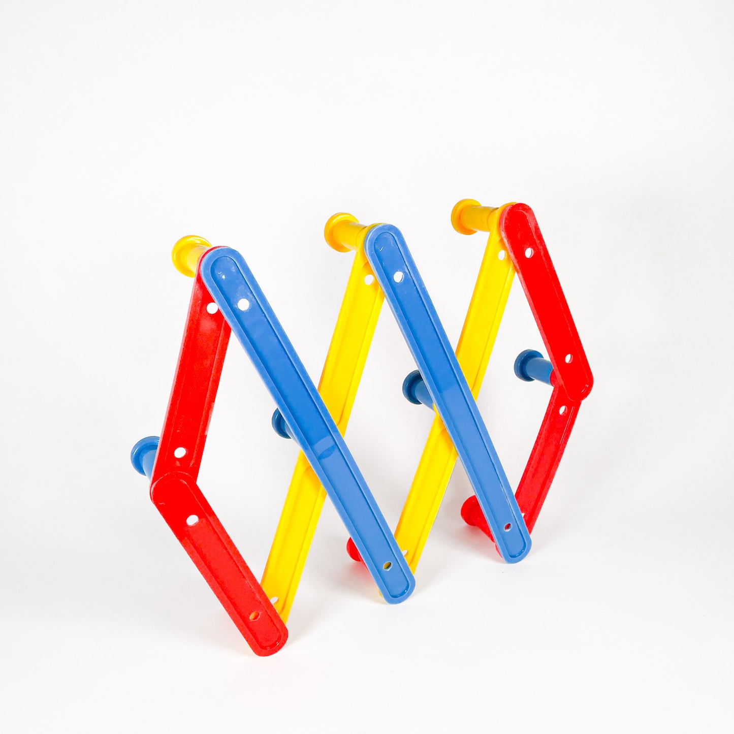 Primary colors plastic accordion rack