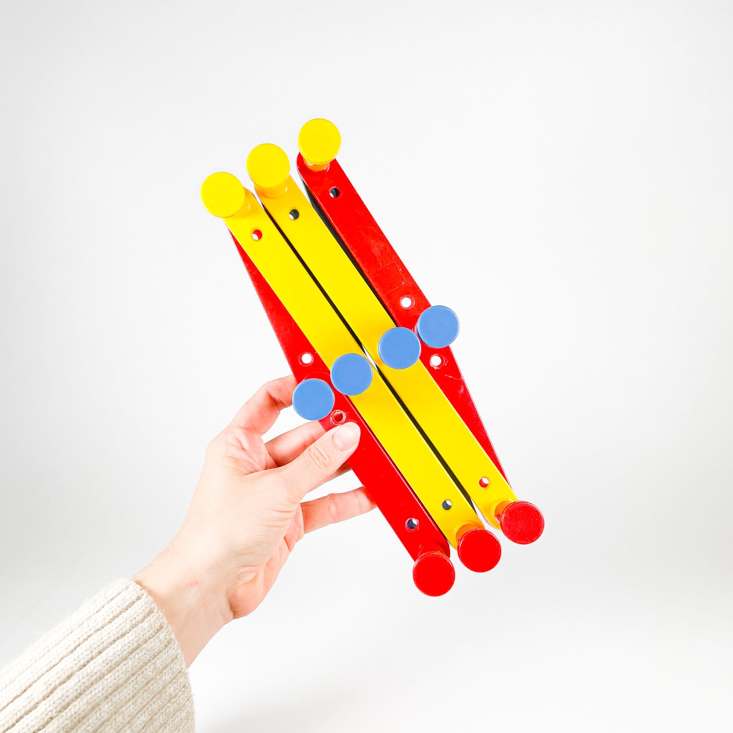 Primary colors plastic accordion rack