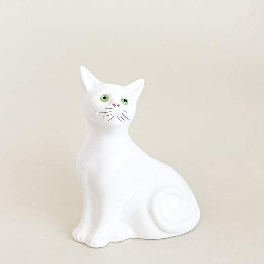 Chat blanc aux yeux verts