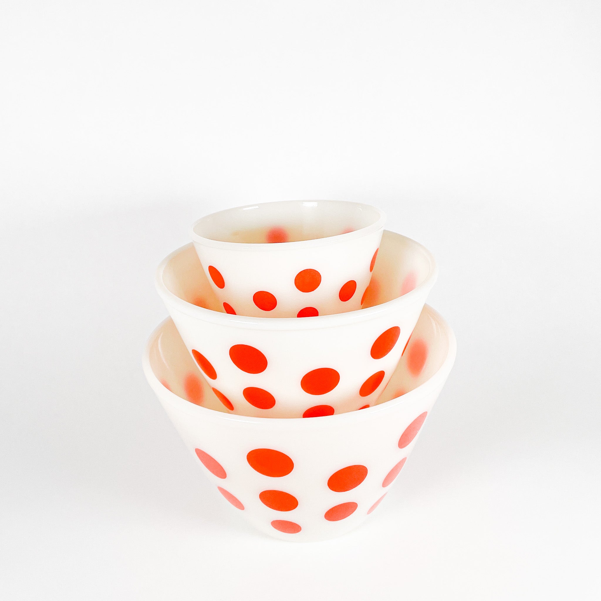 4 Vtg FIRE KING RED POLKA DOT Milk Glass Nesting Bowl online Set.