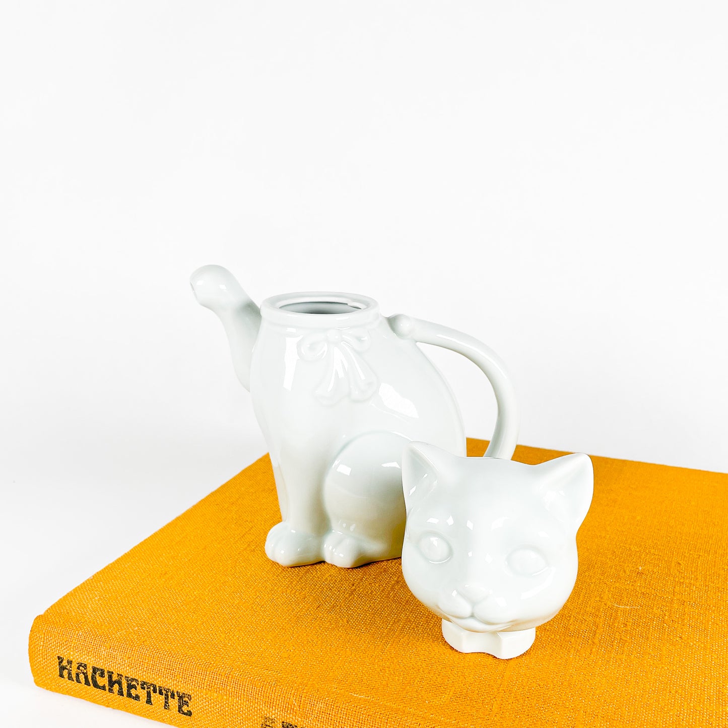 Takahashi white porcelain cat teapot