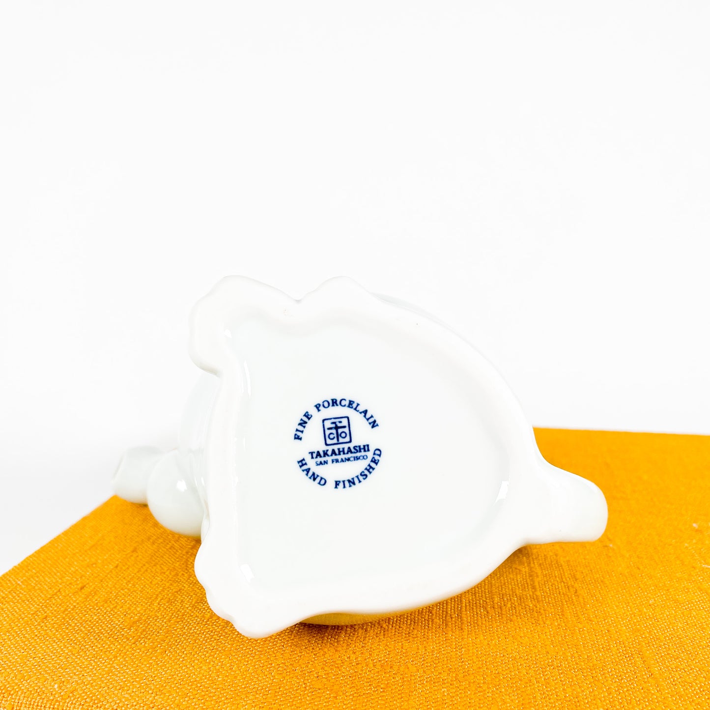 Takahashi white porcelain cat teapot