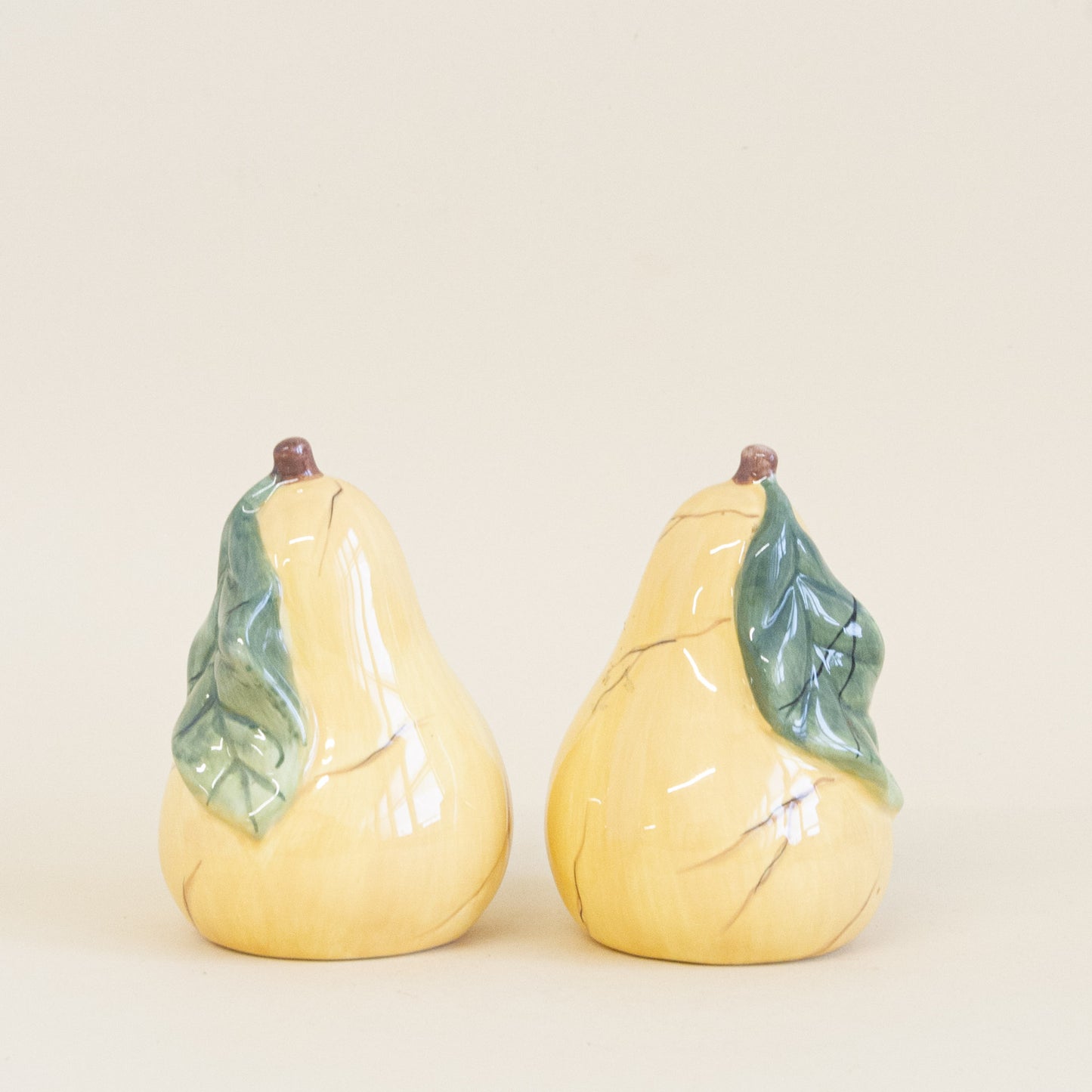Pears salt and pepper shaker