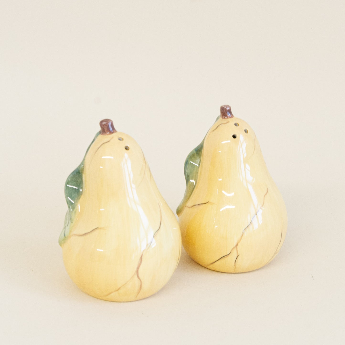 Pears salt and pepper shaker