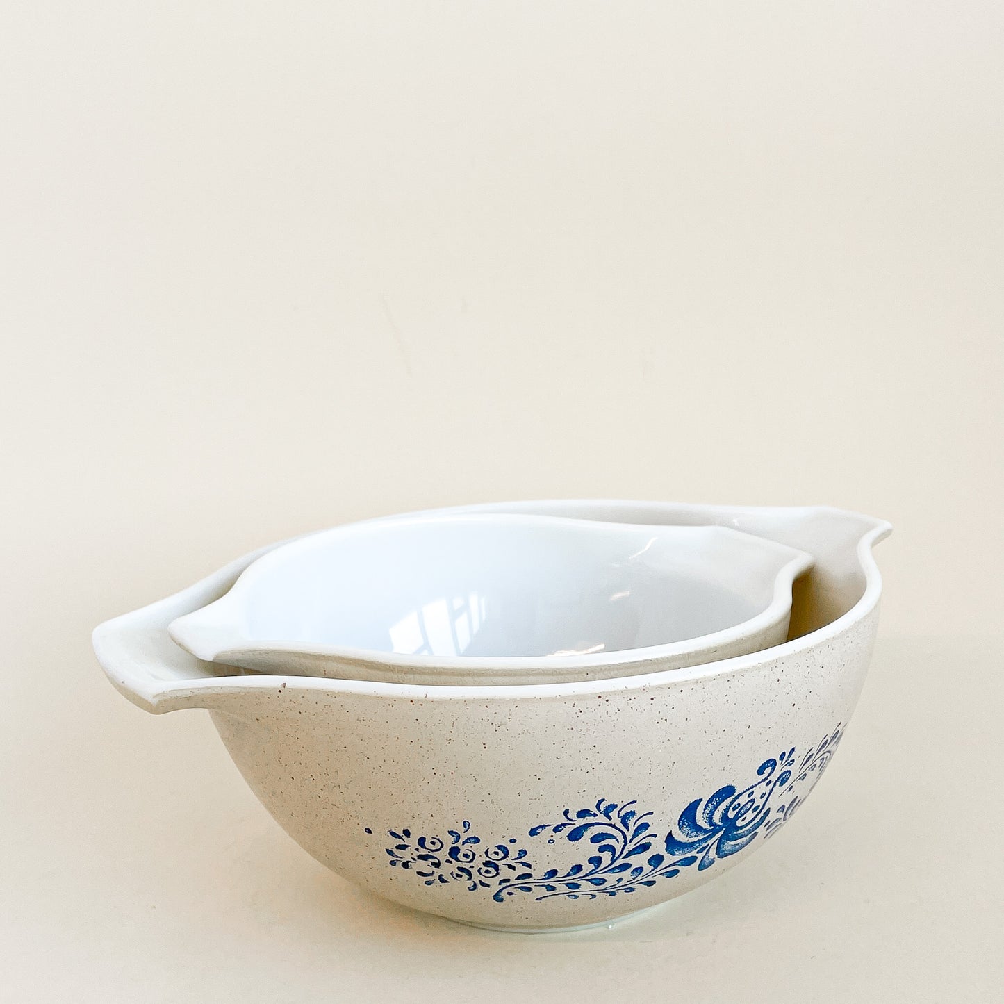 Pyrex Homestead mixing bowls trio