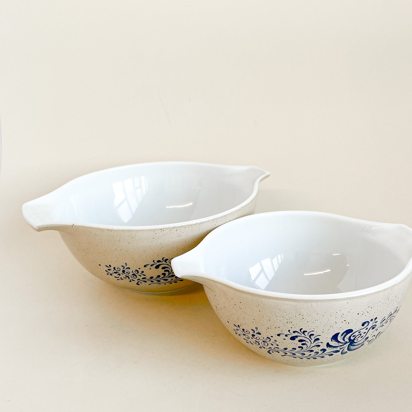 Pyrex Homestead mixing bowls trio