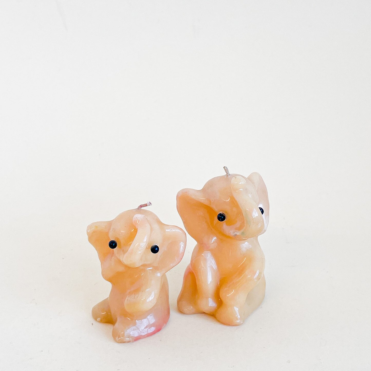 Small elephant candles duo