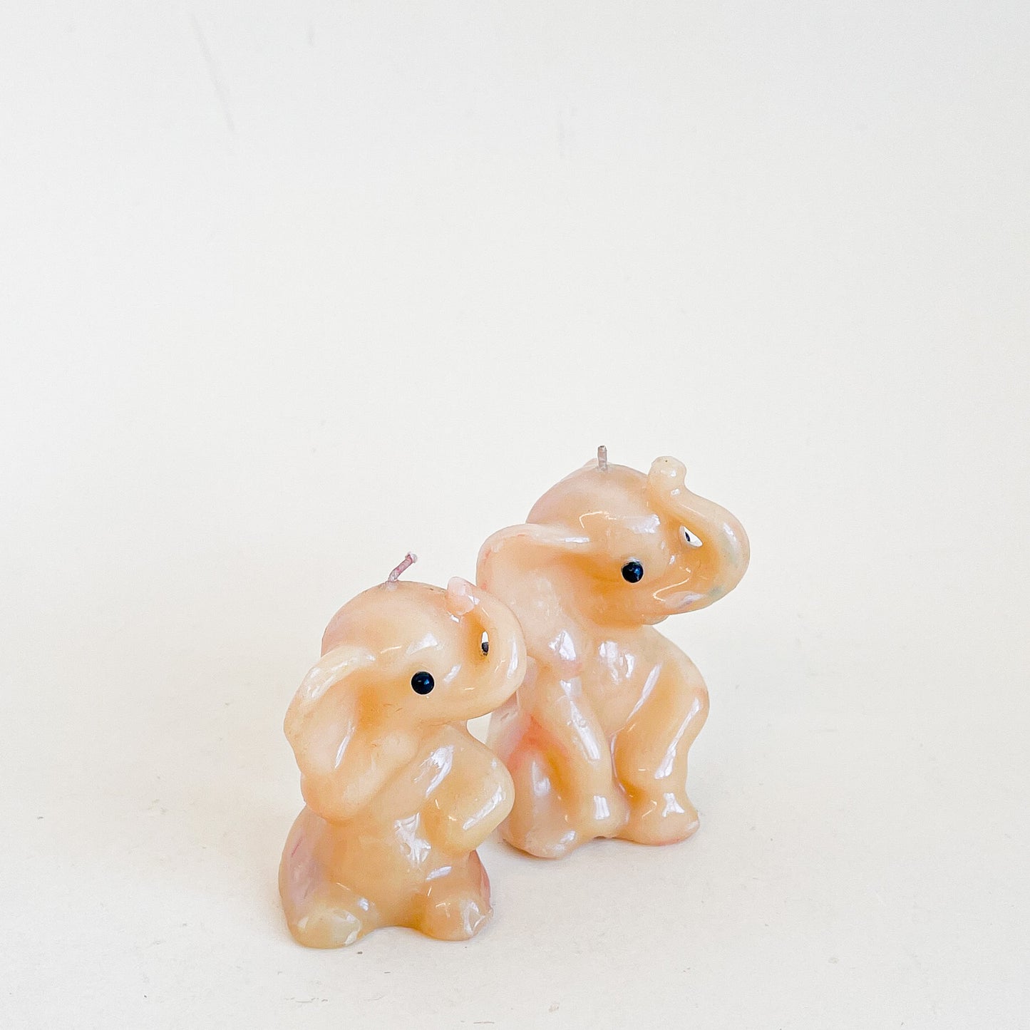 Small elephant candles duo