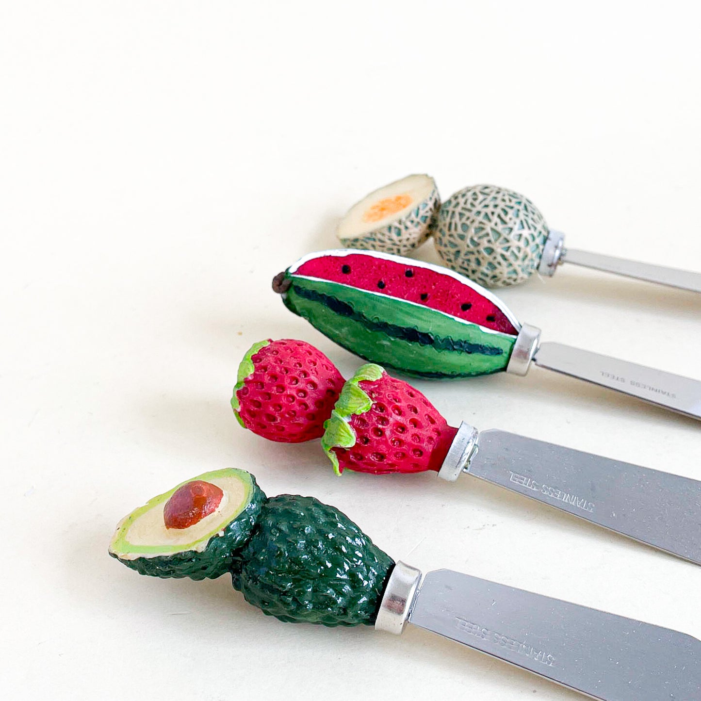 Fruit spreading knives