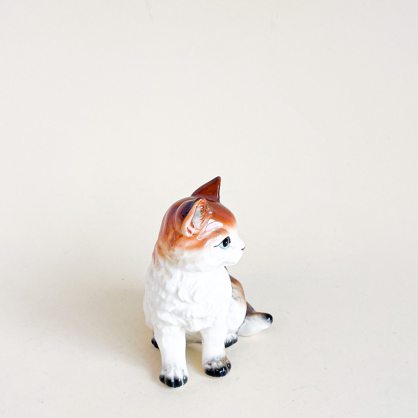 Little ceramic cats