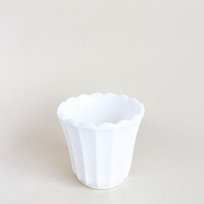 Petit cache-pot en milk glass