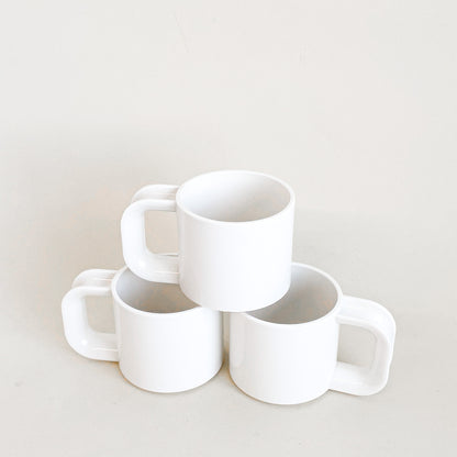 Trio tasses en plastique blanc