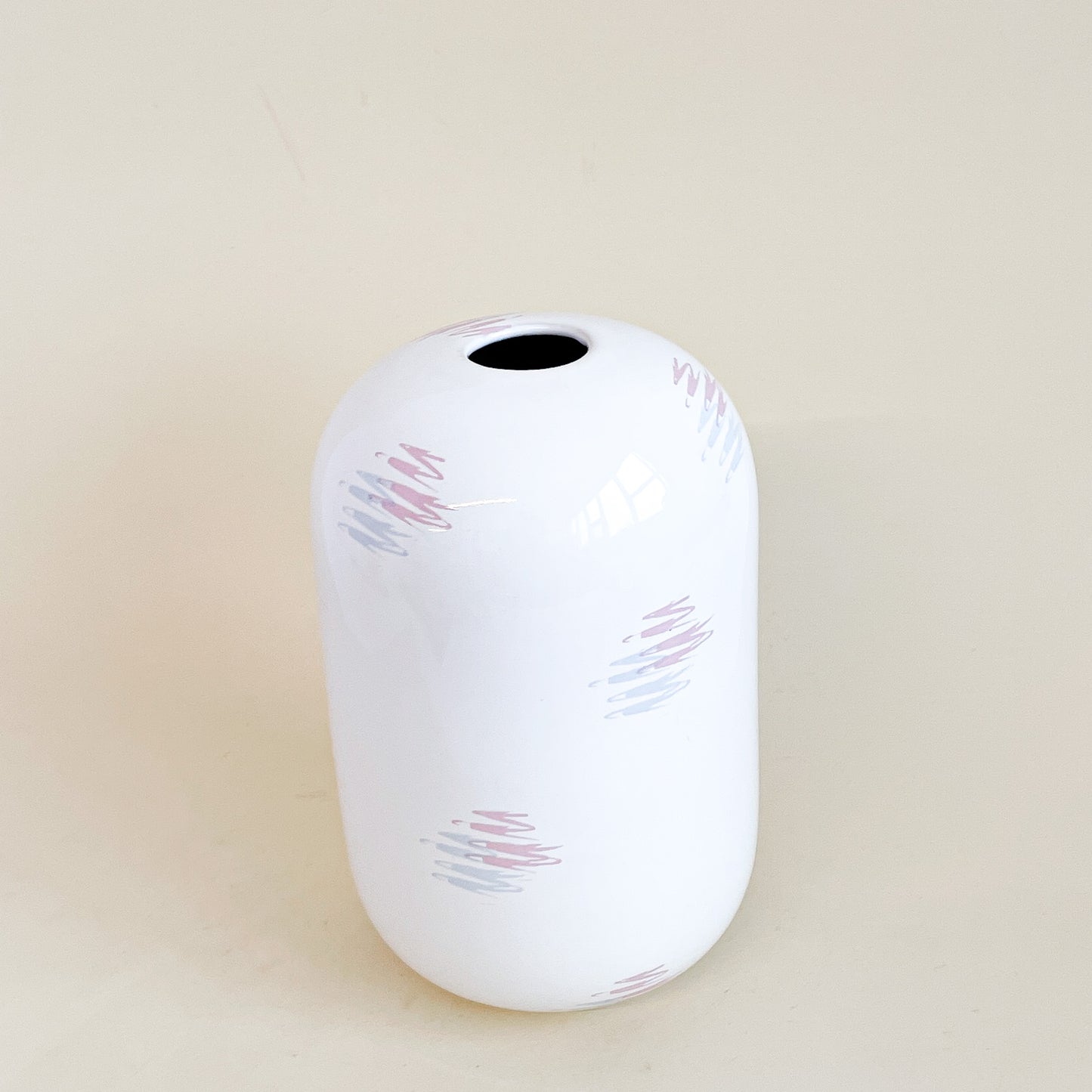 Céramique de Beauce white graffiti vase 