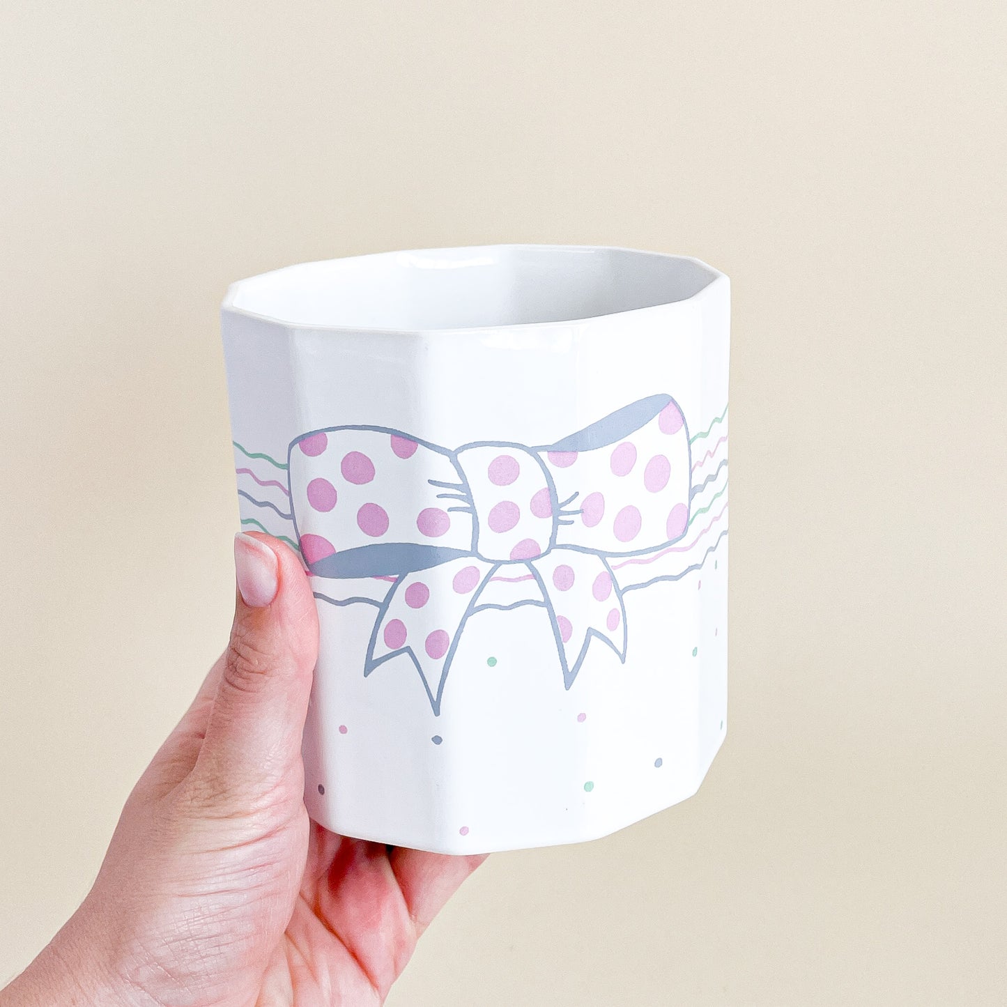 Bow ceramic planter