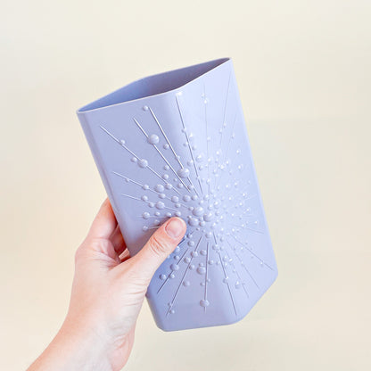 Vase en plastique mauve