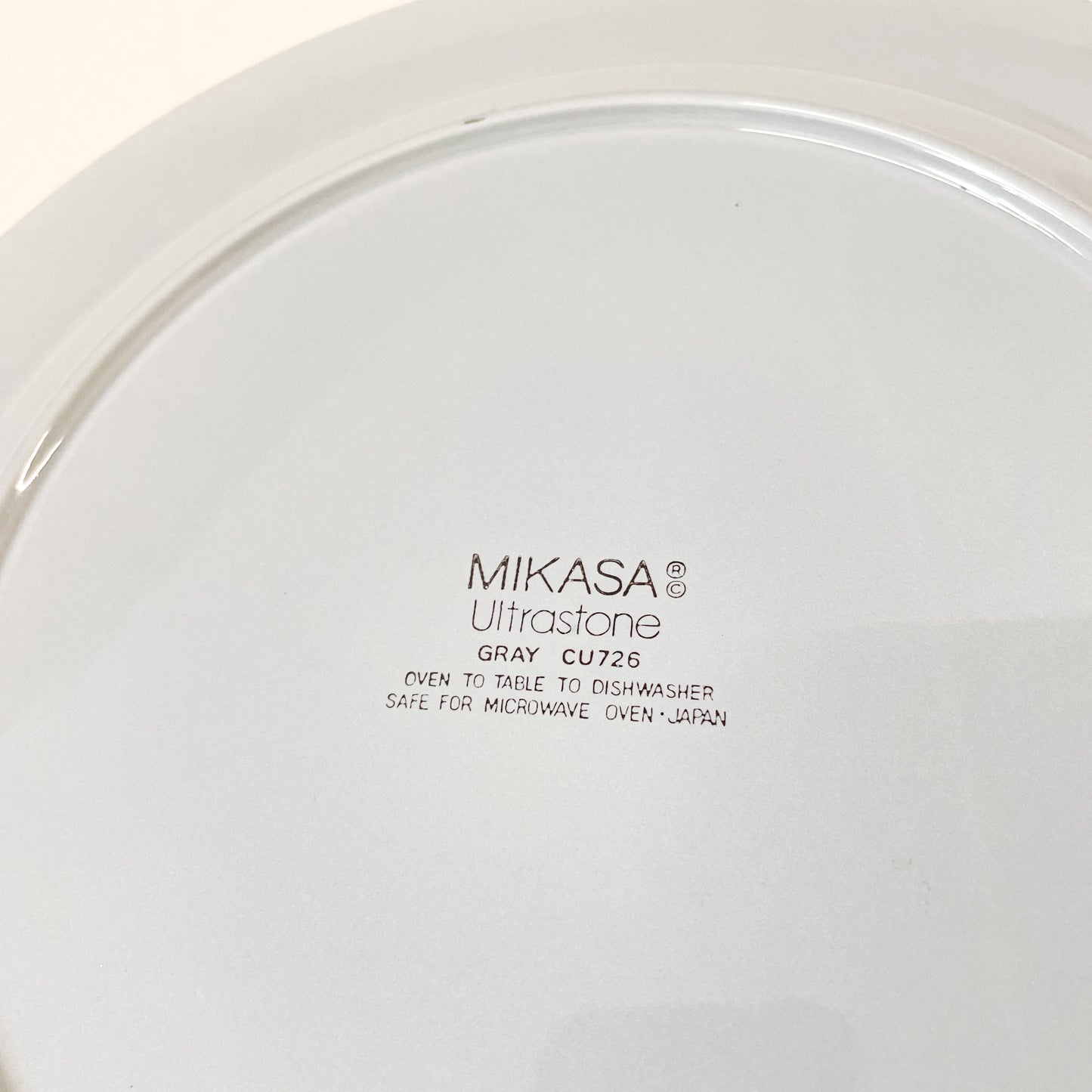 Grande assiette Mikasa mouchetée