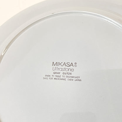 Grande assiette Mikasa mouchetée