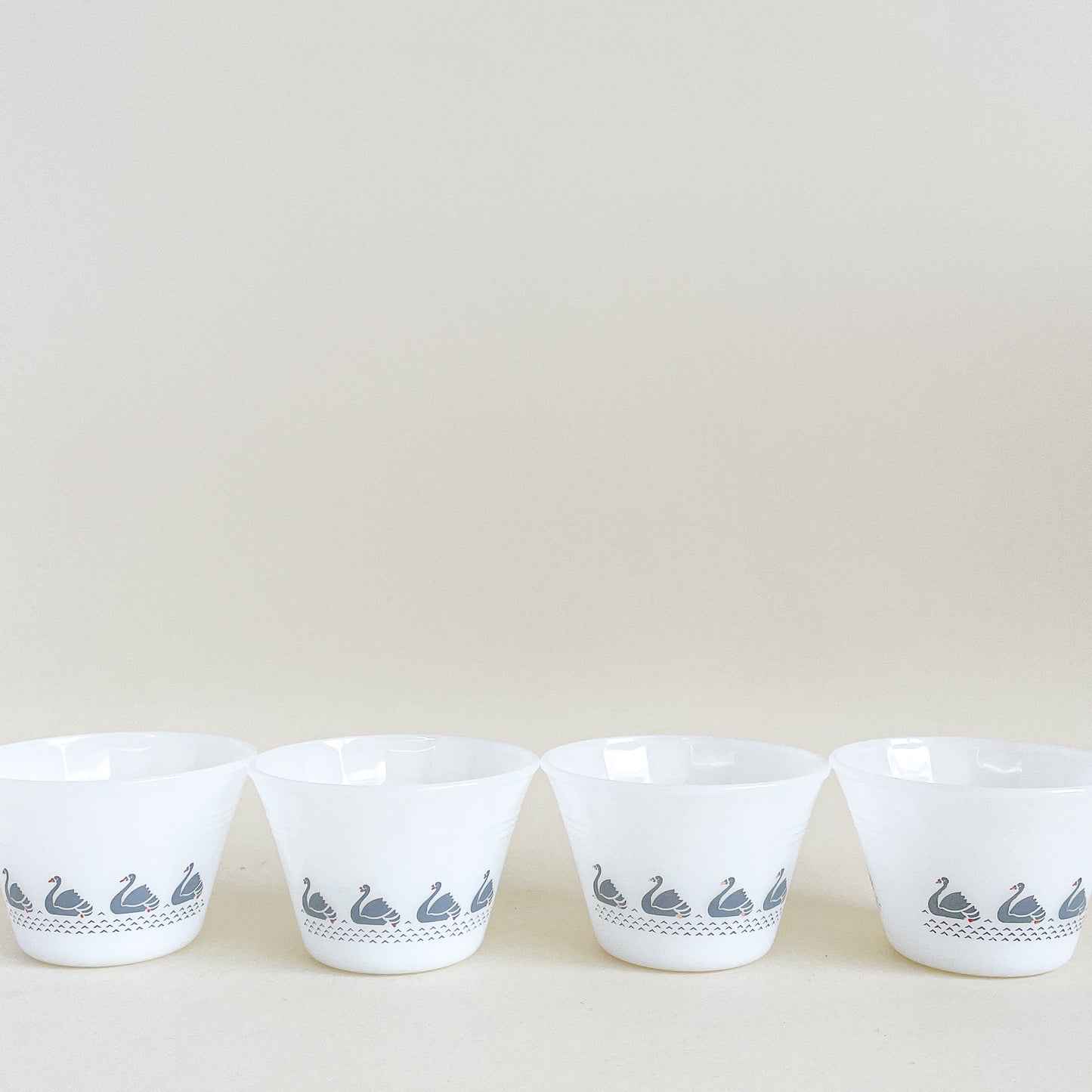 Termocrisa small swans bowls