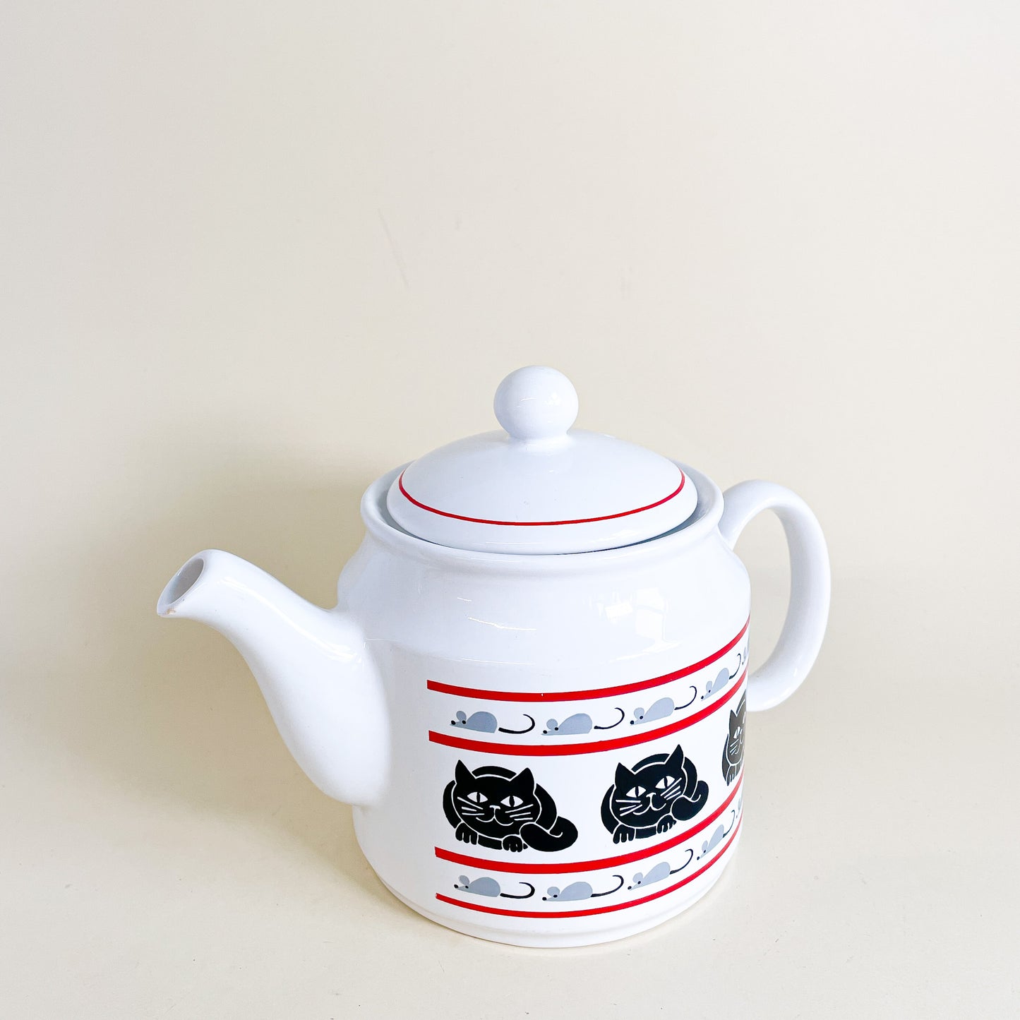 Cats and mice teapot