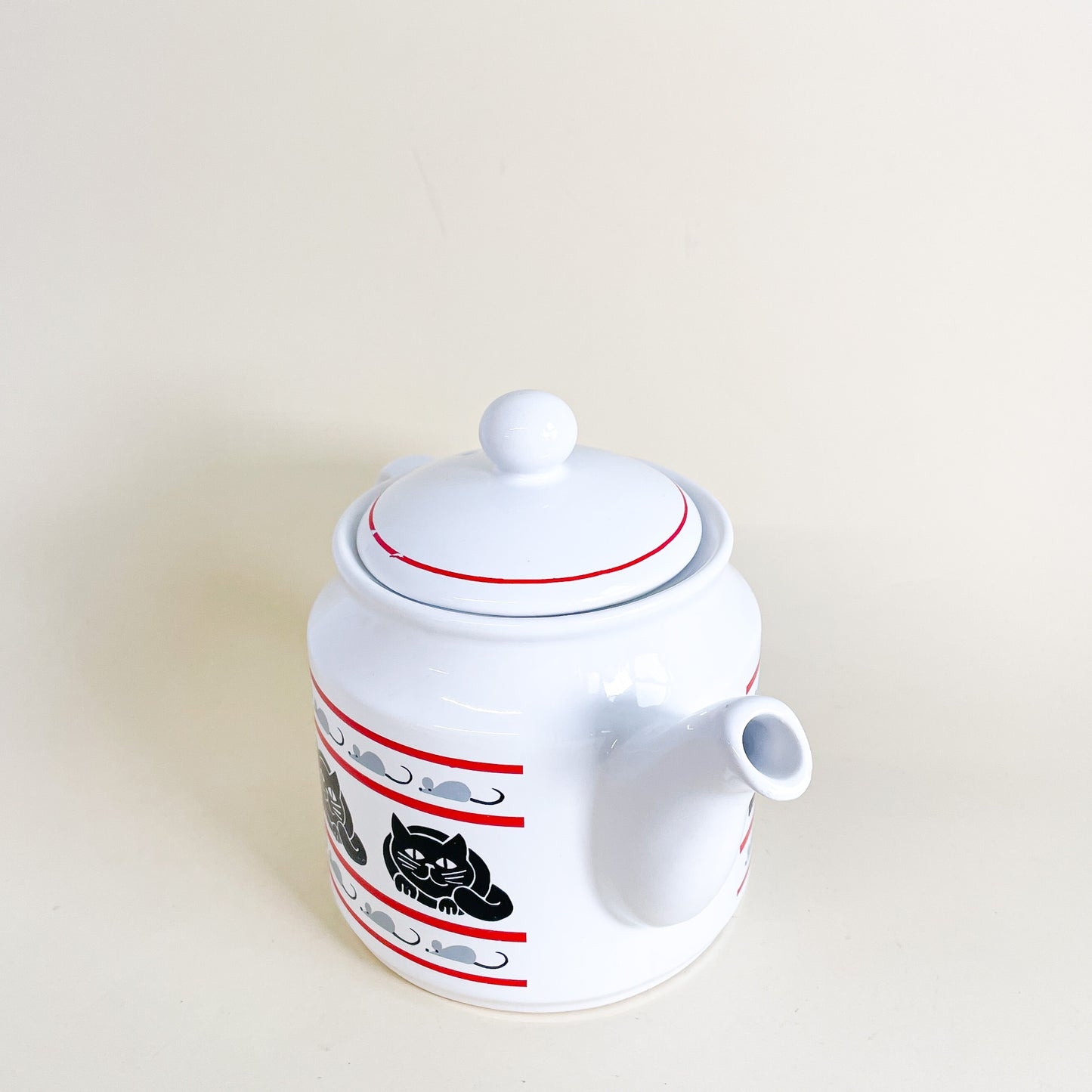 Cats and mice teapot