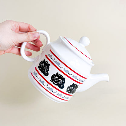 Cats and mice teapot