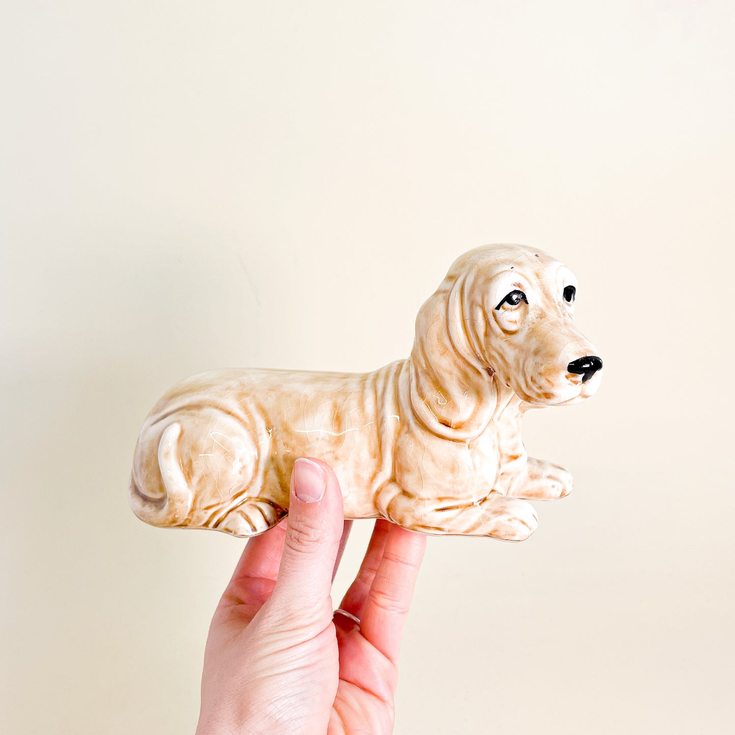 Chien basset en céramique