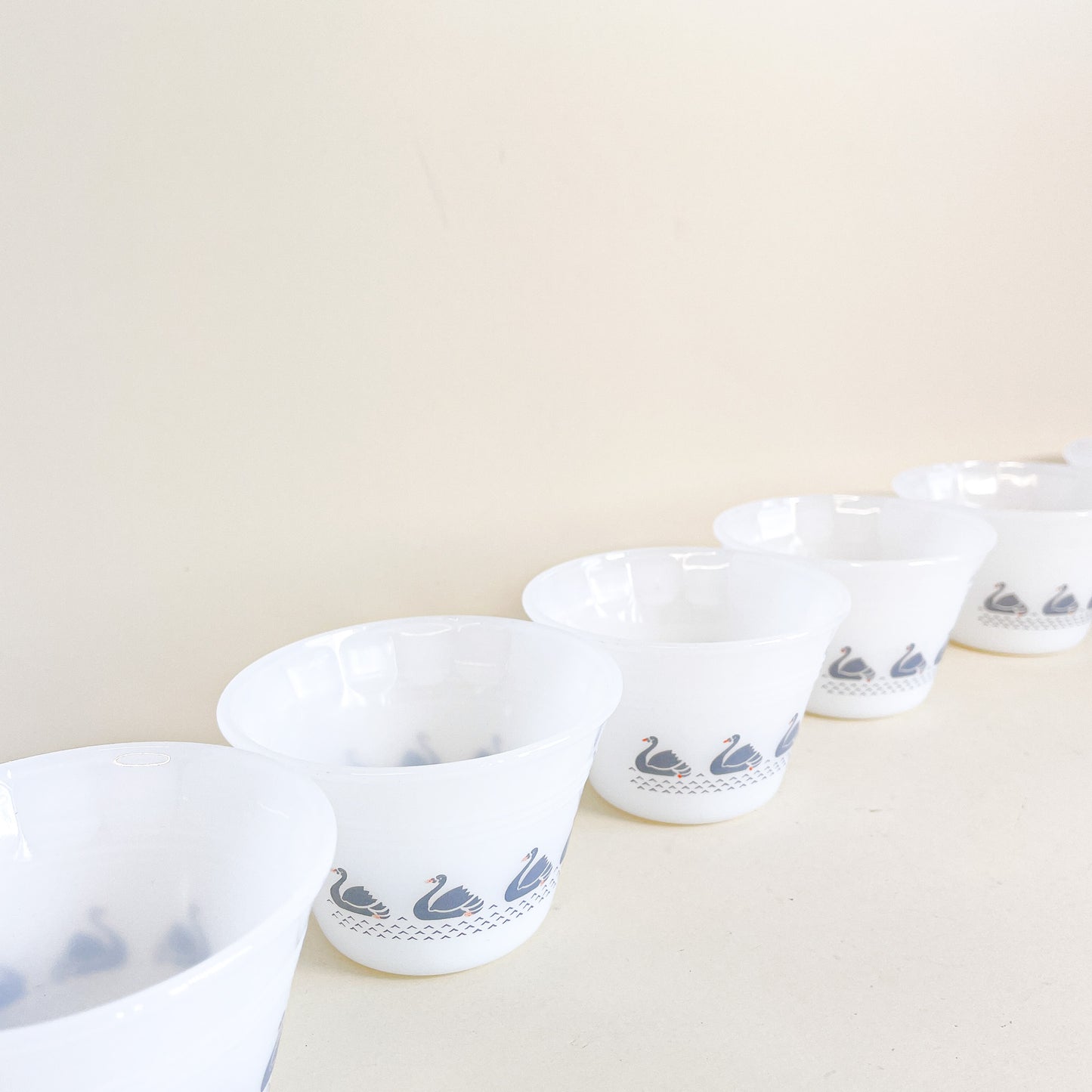 Termocrisa small swans bowls