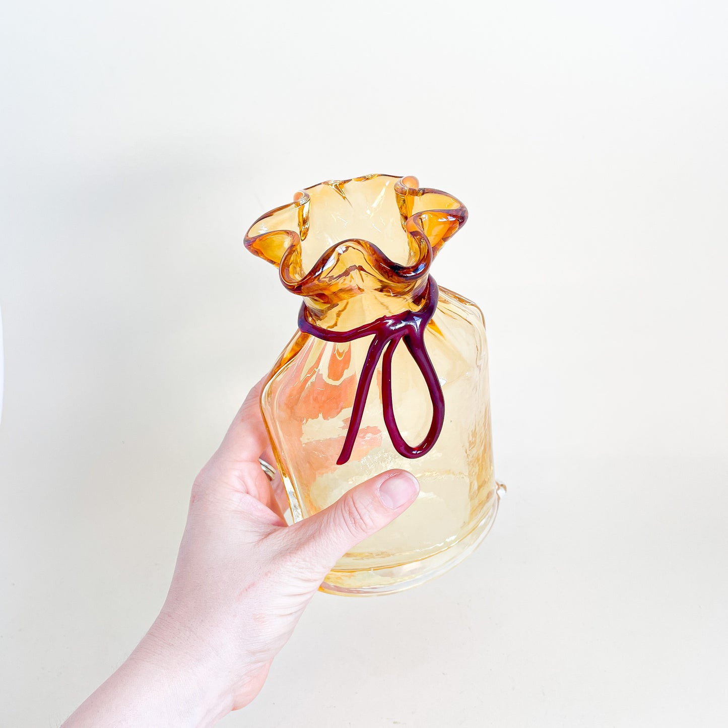 Vase sac en verre ambré