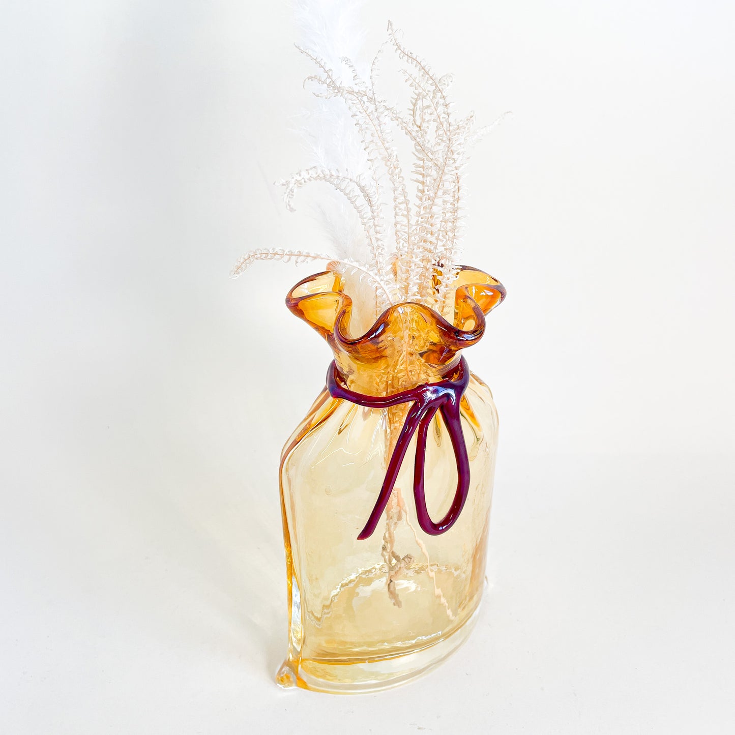 Vase sac en verre ambré