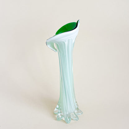 Vase en verre soufflé vert