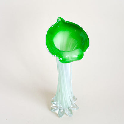 Vase en verre soufflé vert