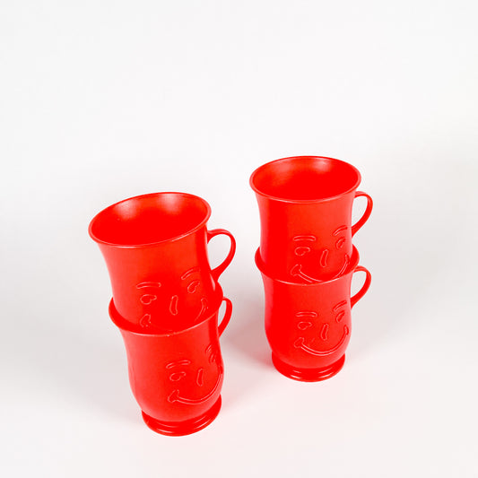 Ensemble de tasses Kool-aid rouges