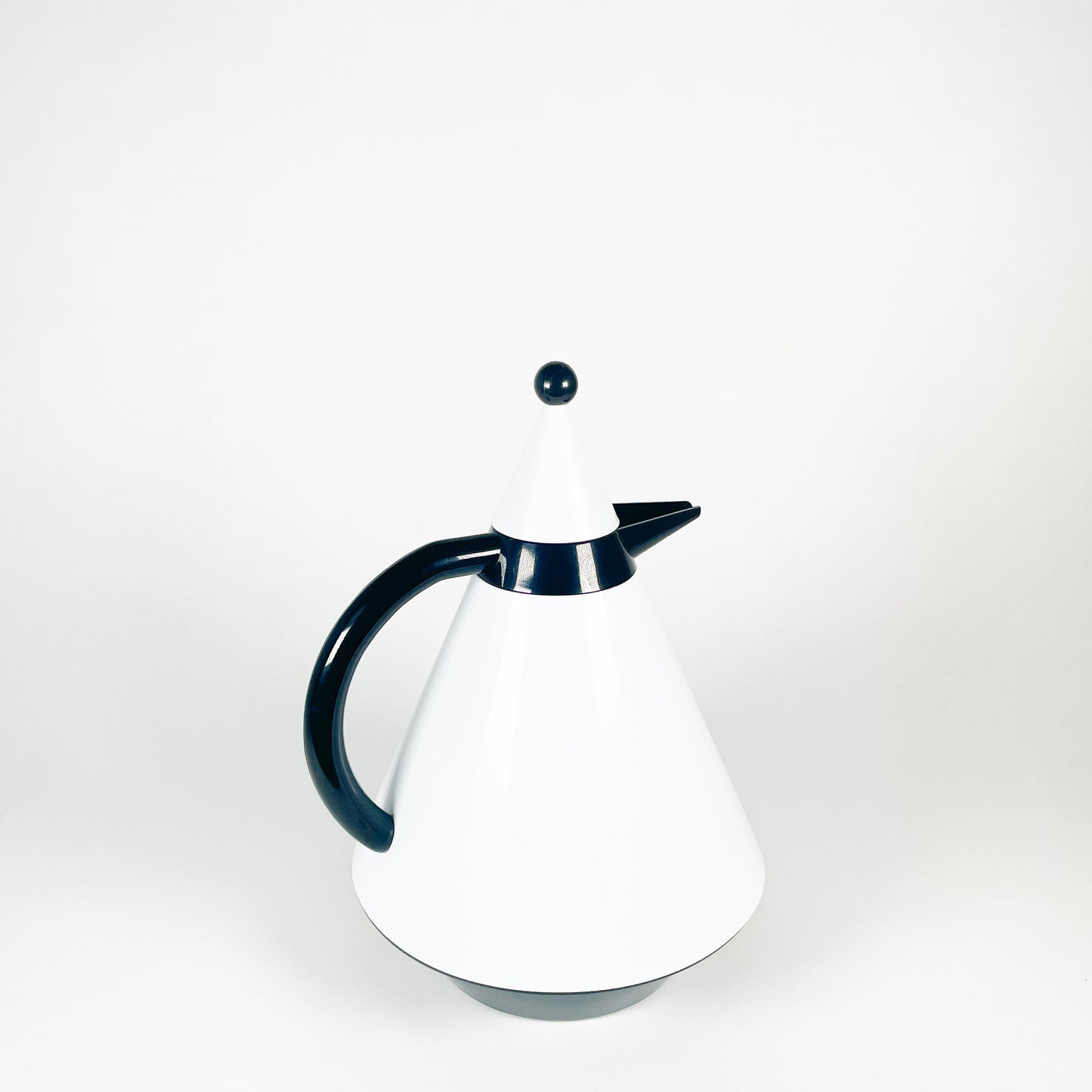 Carafe isotherme blanche style post-moderne