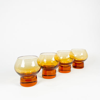 Ensemble de petits verres ambrés