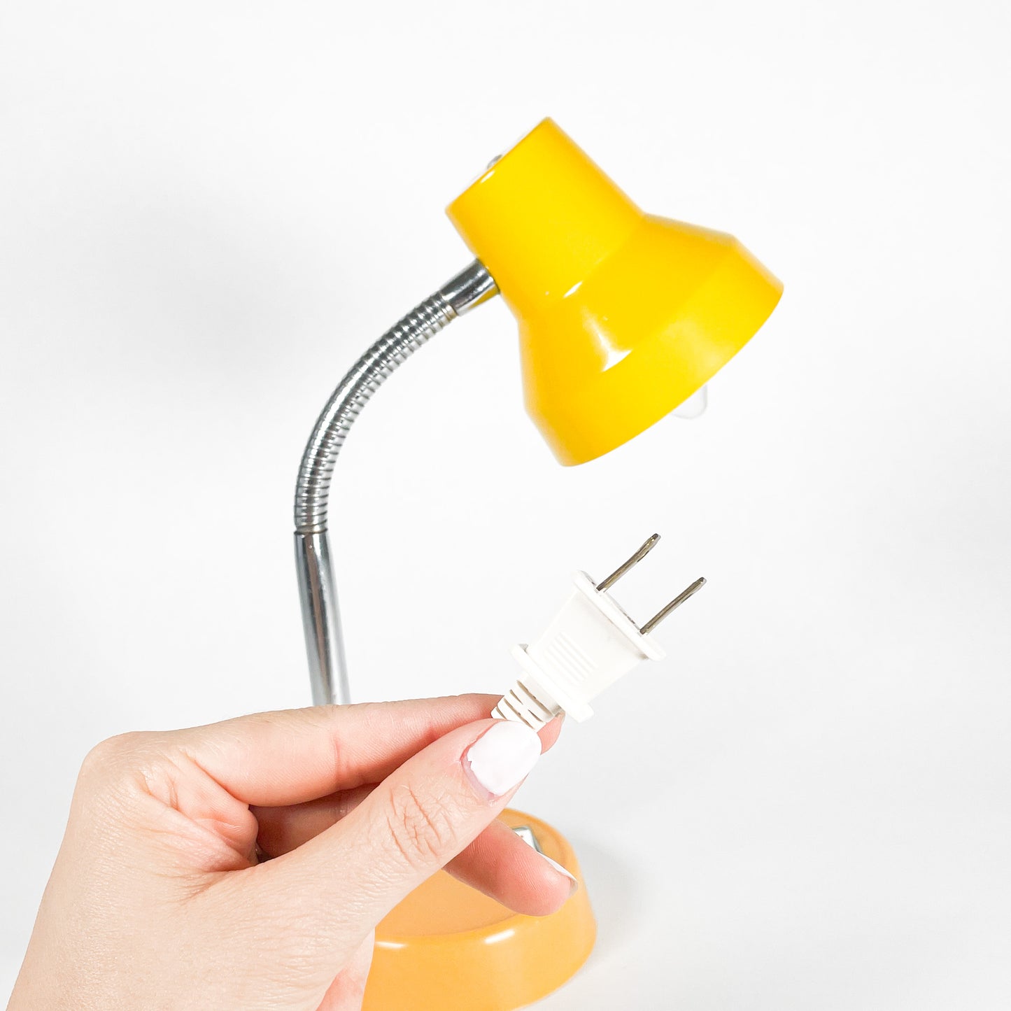 Petite lampe de bureau jaune